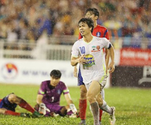 Công Phượng gọi cha sau khi ghi bàn