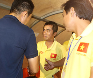 HLV U21 HAGL và U21 Việt Nam nói gì khi bắt tay giảng hoà