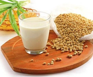 Ai không nên uống sữa đậu nành?
