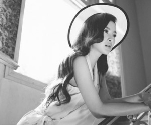 Angela Phương Trinh hóa quý cô thành thị xưa