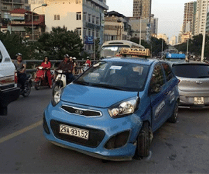 Hà Nội: Lại tai nạn liên hoàn trên cầu vượt, một người nhập viện