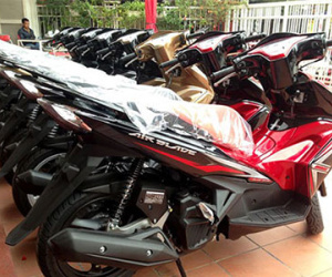Honda Air Blade loạn giá với cả bản cũ, mới