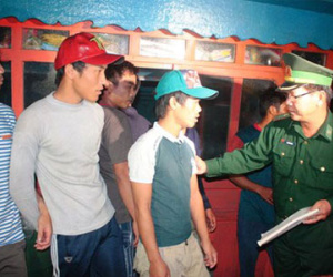 Tàu đưa thi thể ngư dân bị bắn chết ở Trường Sa đã về bờ