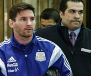 Messi thuê vệ sỹ là cựu VĐV bóng bầu dục