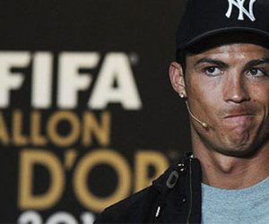 Tại sao Ronaldo chứ không phải Suarez vào top 3 QBV 2015?