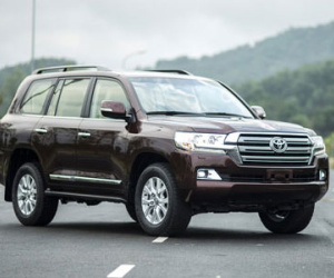 Toyota Land Cruiser 2015 có giá 2,8 tỷ tại Việt Nam