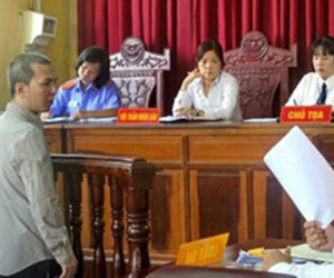 Bi hài vụ bắt em bằng ảnh truy nã anh