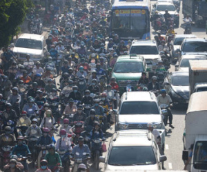 Đường Điện Biên Phủ thành biển xe ngay từ cầu Sài Gòn