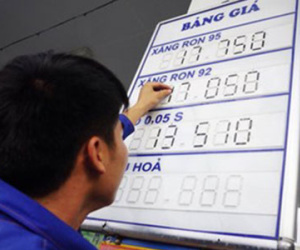 Giá xăng có thể giảm 200-300 đồng/lít