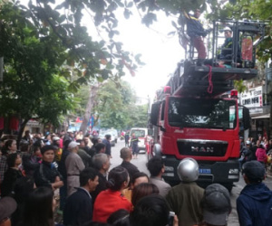 Hà Nội: Tắc đường, náo loạn vì người đàn ông “ngáo đá”