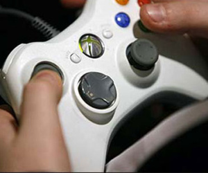 Nhốt con trong thùng rác để chơi game, bé 16 ngày tuổi tử vong