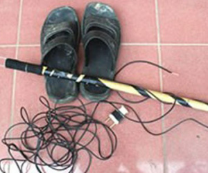 Vợ chồng đang ngủ bị hàng xóm chích điện