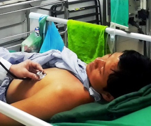 Bị ngộ độc nặng khi nhờ thầy lang đắp thuốc chữa rắn cắn