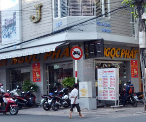 Hai nghi can Trung Quốc lừa bán 58 kg vàng giả bị bắt