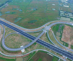 Ngắm cao tốc hiện đại nhất Việt Nam trước ngày thông xe