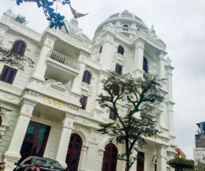 Biệt phủ đại gia núi rừng: Tỷ phú Hà thành "tắt điện"