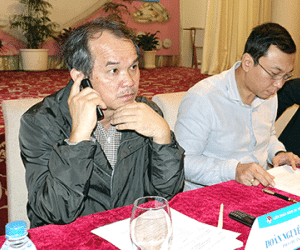 Có nên trao cả nền bóng đá cho bầu Đức?