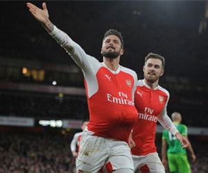 Arsenal thắng Sunderland khi Giroud ghi bàn cho cả hai đội