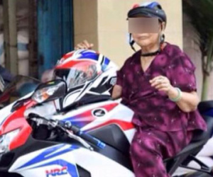 Bà cụ đi xe phân khối lớn "gây náo loạn" đường phố