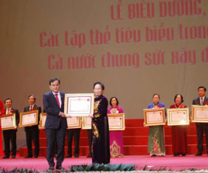 EVN nhận huân chương Lao động hạng nhất