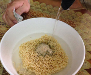 Mì ăn liền, ăn nhanh, bệnh nhanh