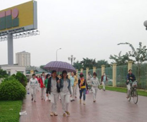 Công nhân trẻ thấp thỏm chờ thưởng Tết
