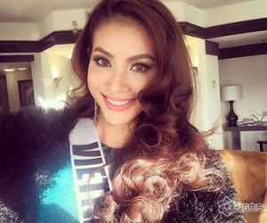 Phạm Hương gây sốt với hình ảnh tự trang điểm tại Miss Universe 2015