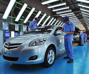 Thuế, phí chiếm nửa giá ôtô tại Việt Nam