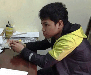 "Trắng trợn" xông vào cửa hàng, dùng dùi cui điện cướp tài sản