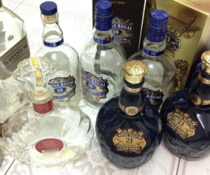 Vỏ chai rượu ngoại 10 triệu: Chivas đểu là đây?