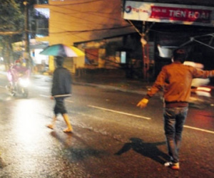 Bẽ bàng cử nhân Đại học làm... trai "vẫy" giữa lòng TP. Huế