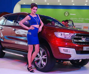 Ford Everest 2016 giá từ trên 1,2 tỷ đồng tại đại lý Hà Nội