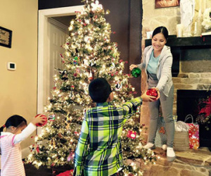 Gia đình sao Việt rộn ràng trang trí nhà cửa đón Noel