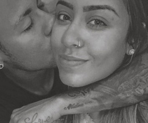 Neymar và em gái gây ồn ào vì ảnh hôn nhau