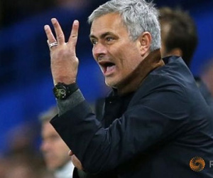 Abramovich cười và Mourinho lại là vua