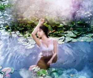 Danh tính thật của hot girl ngực khủng chụp ảnh tắm hồ