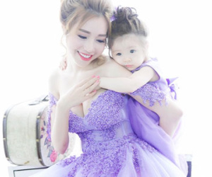 Elly Trần diện đồ đôi cùng con gái Cadie