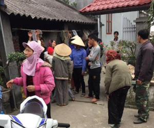 Bỏ con ở cổng trường rồi đi báo bị bắt cóc
