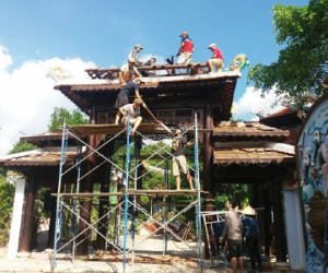 50 người tháo dỡ biệt phủ trăm tỷ của đại gia vàng