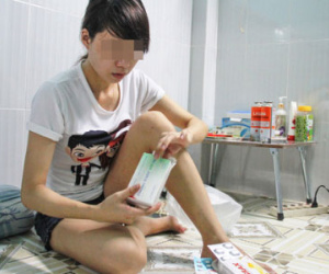 9 nữ công nhân nghi phơi nhiễm HIV vì bị đâm vào ngực