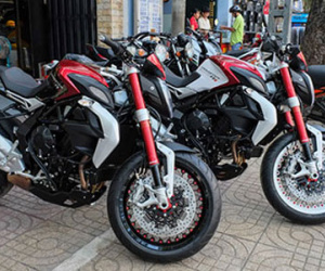 Cận cảnh MV Agusta Dragster 800RR 2015