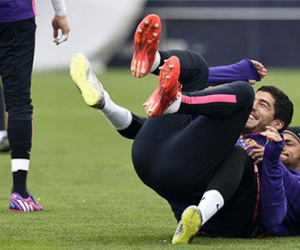 Neymar dính chấn thương vì muốn lừa Suarez