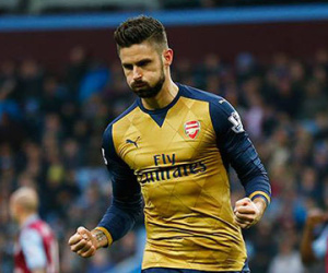 Giroud ghi bàn thứ năm trong tuần, Arsenal lên đầu bảng