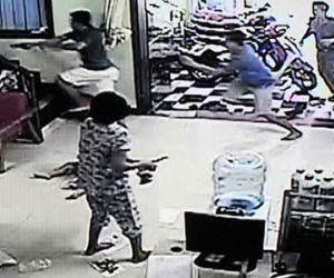 Nổ hàng loạt phát súng, bắt kẻ truy nã