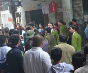 Đi làm về muộn, gọi cửa không được đâm chết bạn rồi bỏ chạy