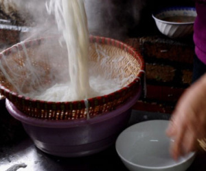 Hai chất độc trong bún, phở bạn đang ăn hàng ngày