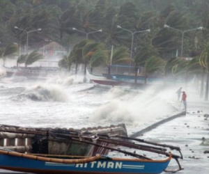 Siêu bão đổ bộ Philippines, hơn 700.000 người được sơ tán