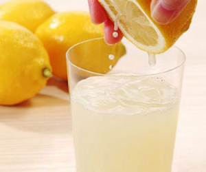 10 lý do bạn nên uống nước chanh ấm mỗi sáng