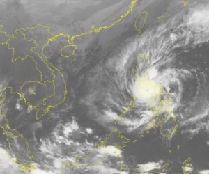 Cơn bão mạnh cấp 17 Melor đã áp sát biển Đông