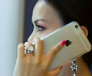 Em gái Cẩm Ly khoe nhẫn chỉ có 2 chiếc trên thế giới